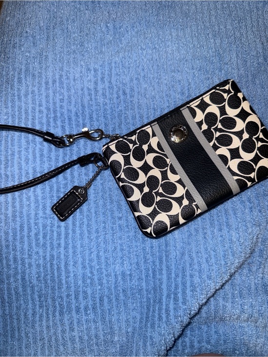 Coach Handbags - Coach Black & White Patterned Women's Wristlet| discoloration by zipper